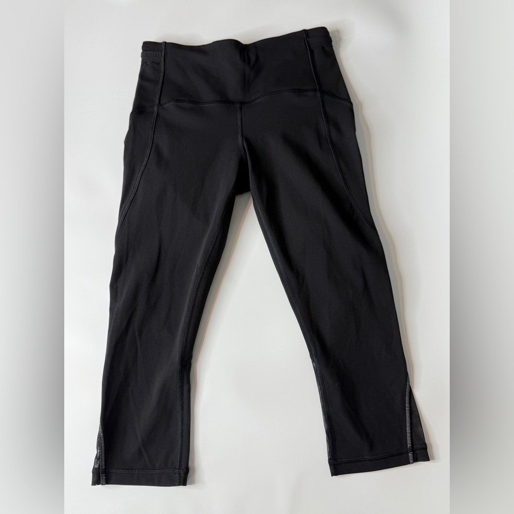 LULULEMON - Cropped Pants with Mesh Details